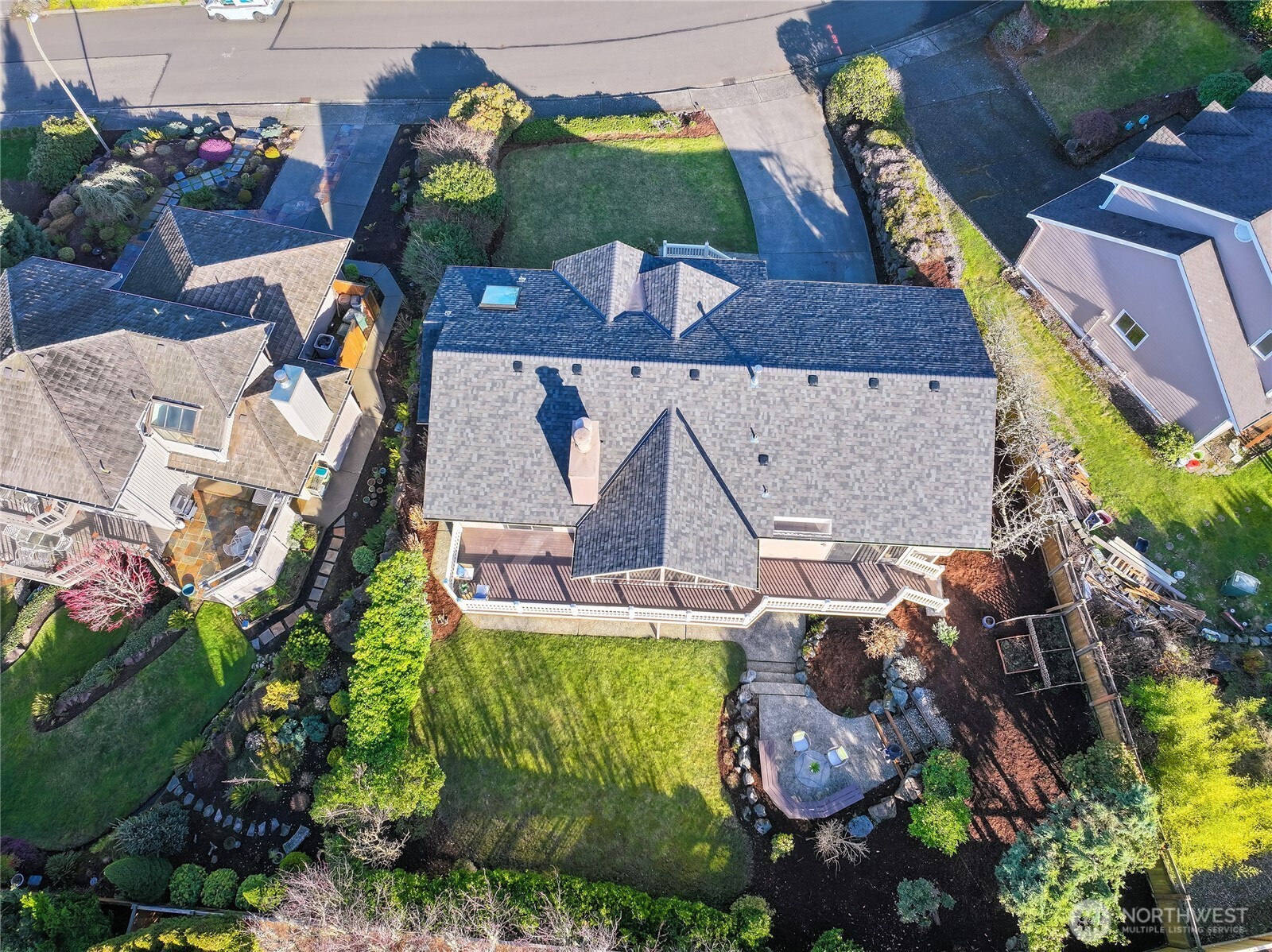 4727 155th Place Southeast Bellevue, WA 98006 - Photo 34 of 38 an aerial view of multiple houses with yard