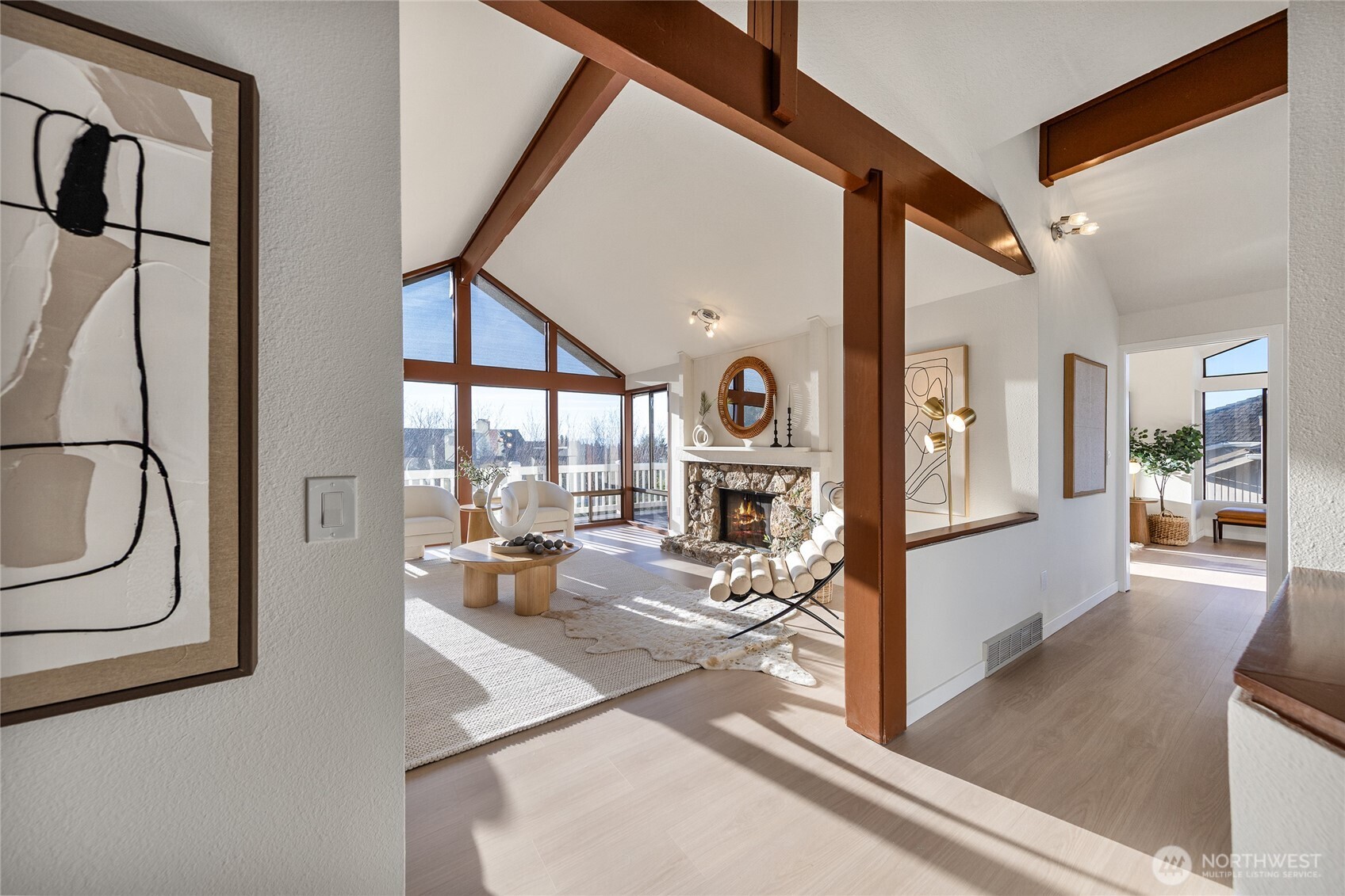 4727 155th Place Southeast Bellevue, WA 98006 - Photo 7 of 38 a view of a living room
