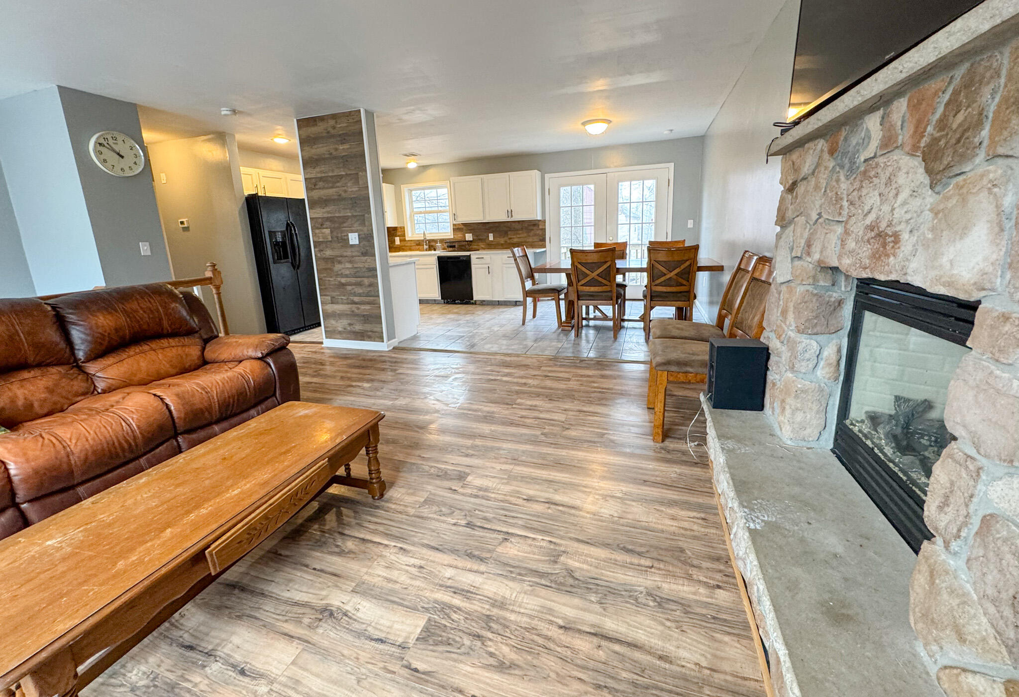 707 Edgewood Road Tobyhanna, PA 18466 - Photo 13 of 45 Living Room View 4