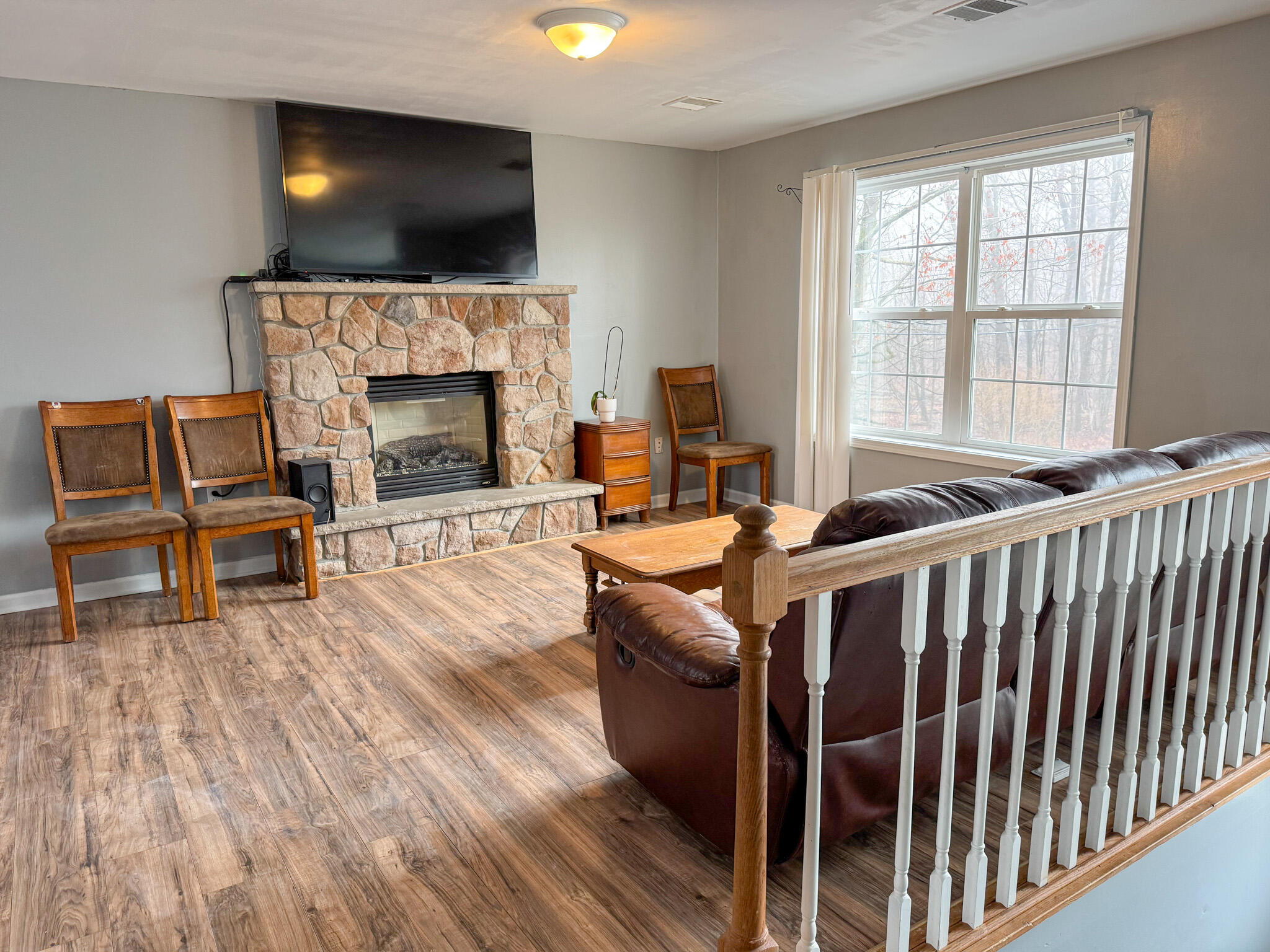 707 Edgewood Road Tobyhanna, PA 18466 - Photo 16 of 45 Living Room Area