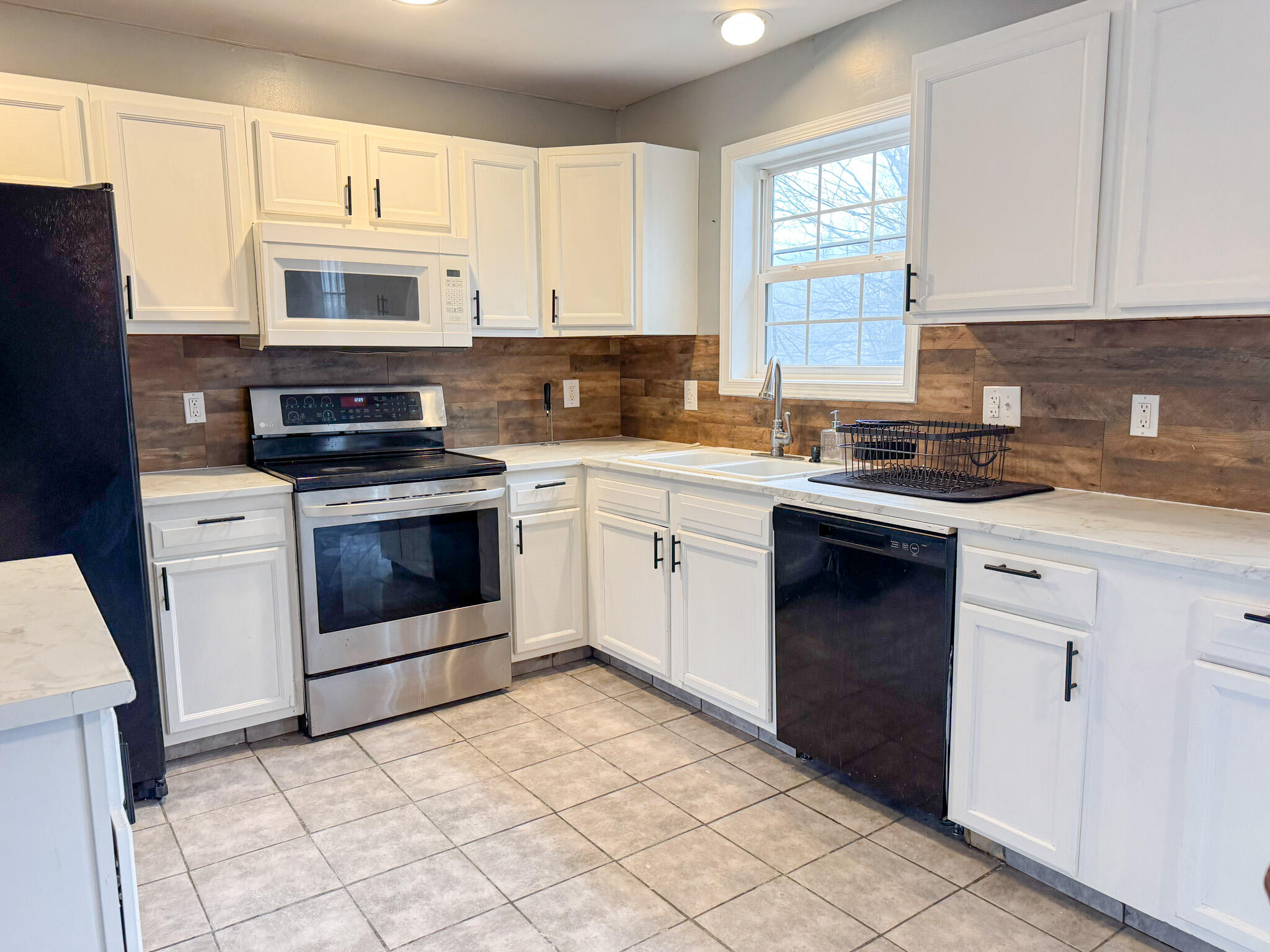 707 Edgewood Road Tobyhanna, PA 18466 - Photo 4 of 45 Kitchen View 2