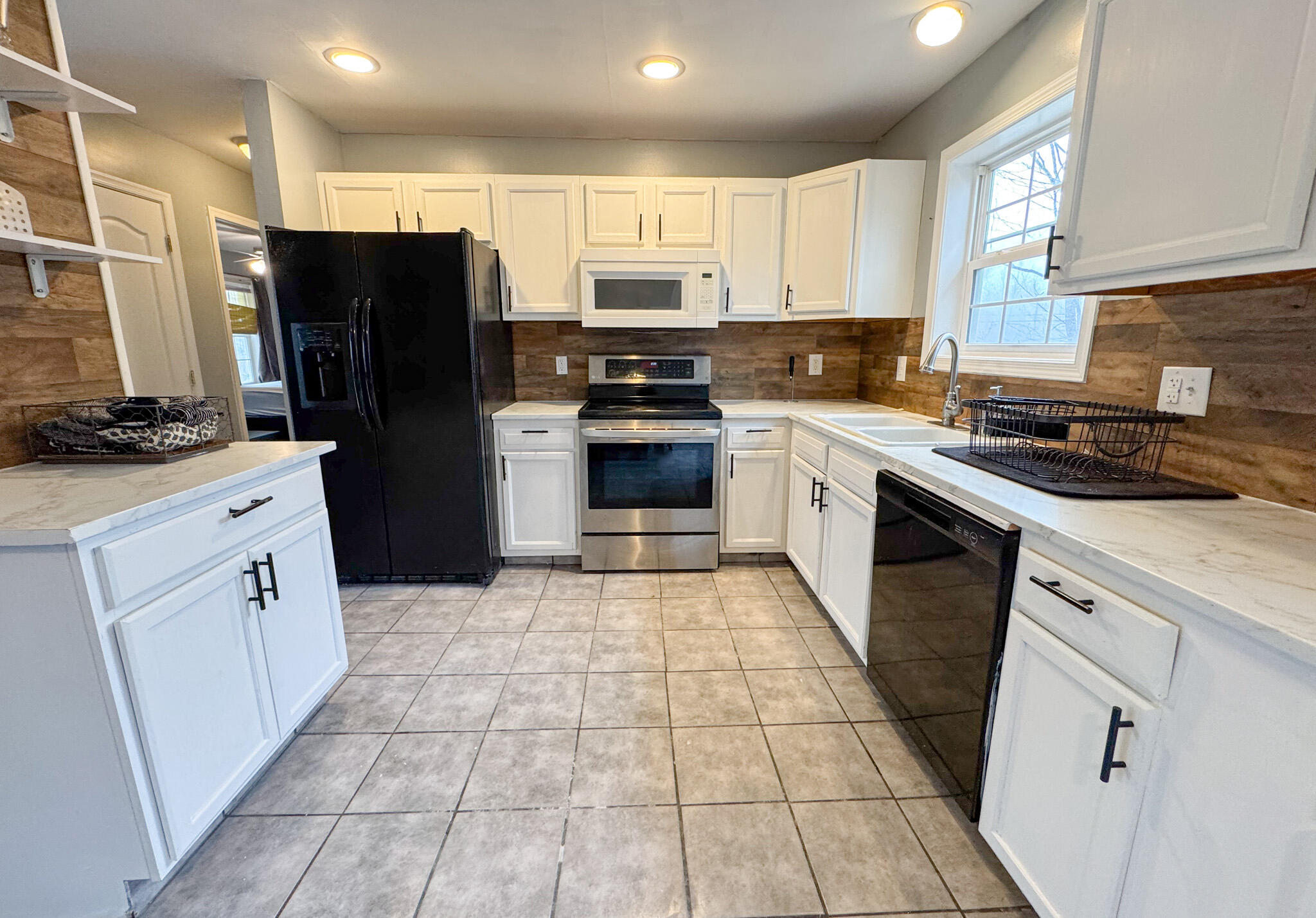 707 Edgewood Road Tobyhanna, PA 18466 - Photo 6 of 45 Kitchen View 4