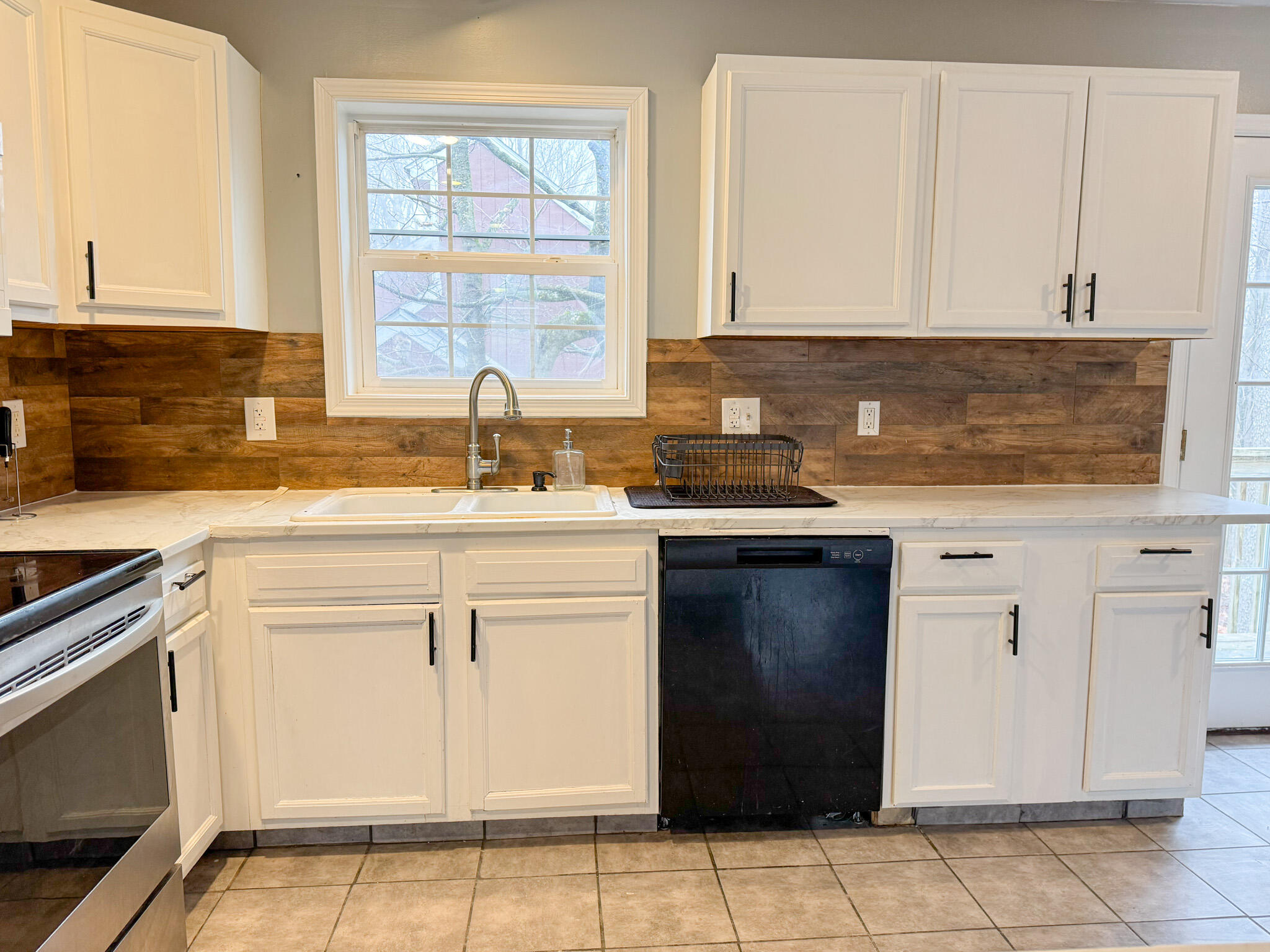 707 Edgewood Road Tobyhanna, PA 18466 - Photo 7 of 45 Kitchen Counters