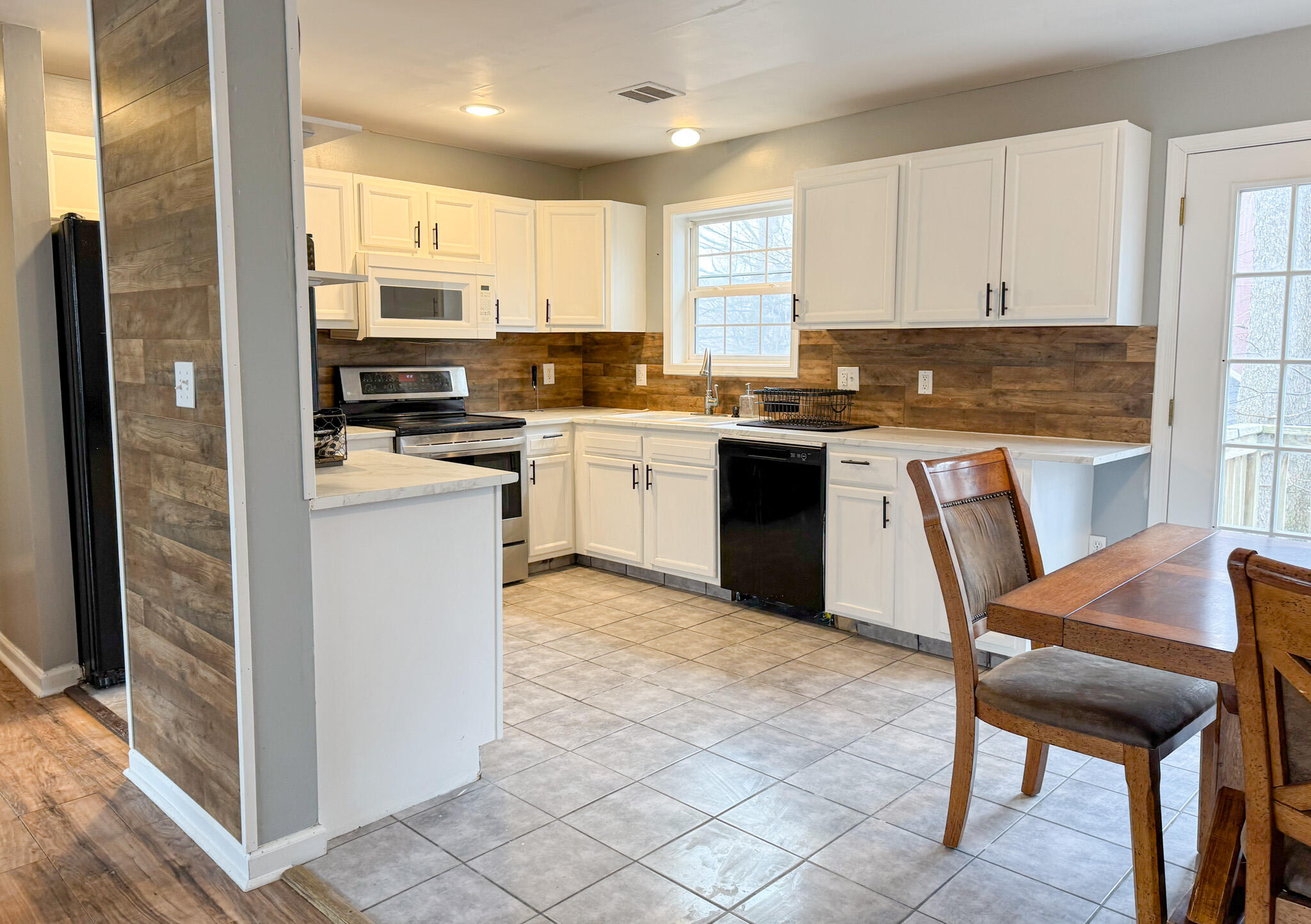 707 Edgewood Road Tobyhanna, PA 18466 - Photo 9 of 45 Kitchen Dining Area
