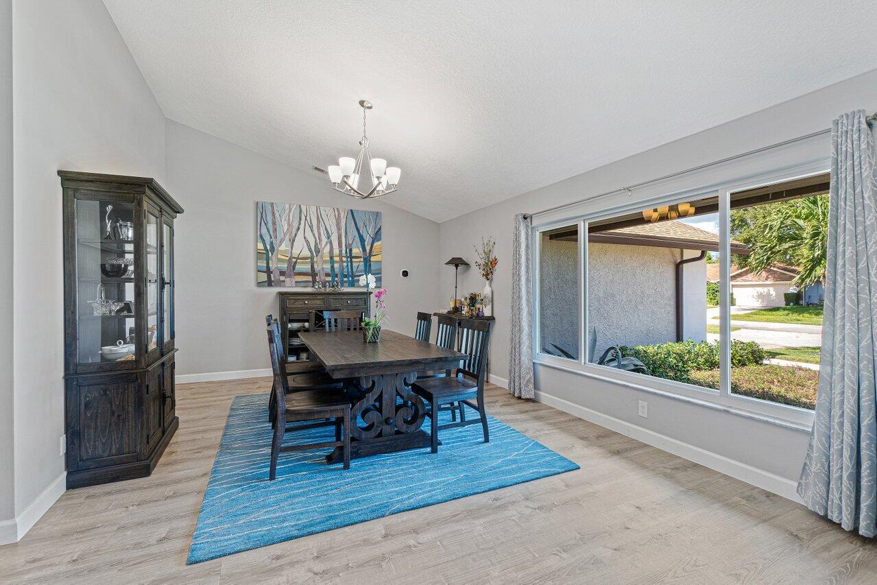 17335 Lake Park Road Boca Raton, FL 33487 - Photo 13 of 31 006-17335LakeParkRoad-BocaRaton-FL-33487