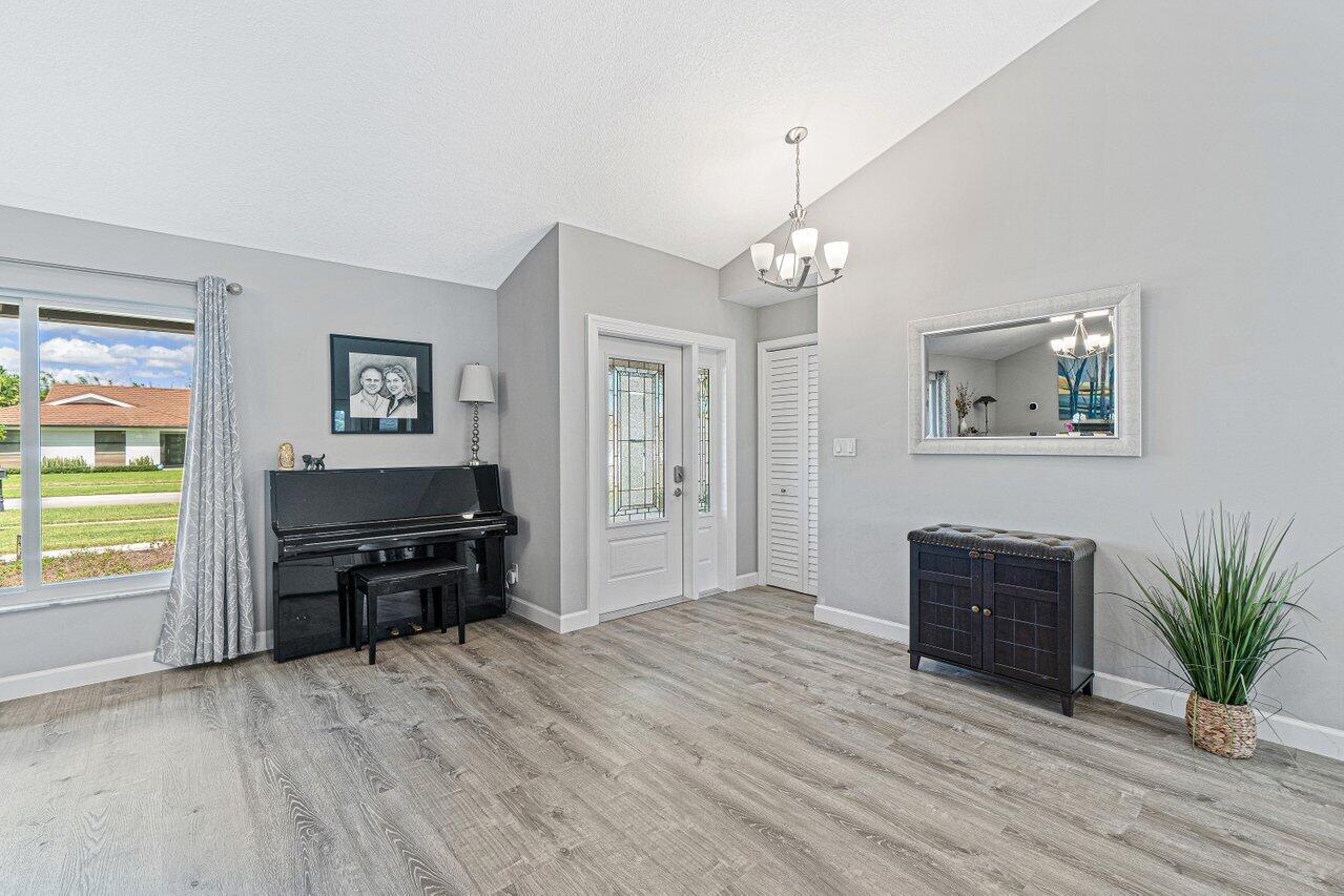 17335 Lake Park Road Boca Raton, FL 33487 - Photo 14 of 31 007-17335LakeParkRoad-BocaRaton-FL-33487