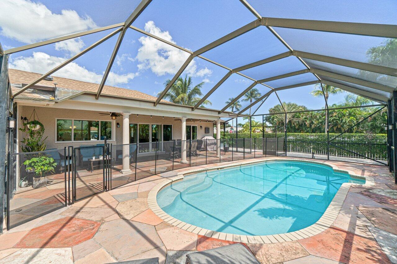 17335 Lake Park Road Boca Raton, FL 33487 - Photo 26 of 31 032-17335LakeParkRoad-BocaRaton-FL-33487