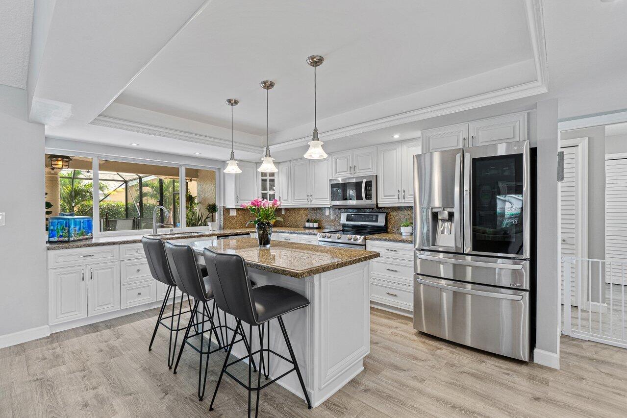 17335 Lake Park Road Boca Raton, FL 33487 - Photo 4 of 31 012-17335LakeParkRoad-BocaRaton-FL-33487