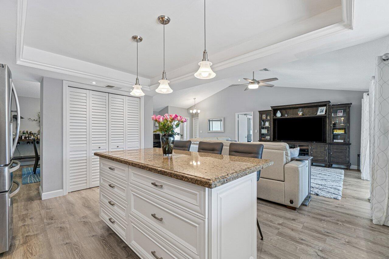 17335 Lake Park Road Boca Raton, FL 33487 - Photo 5 of 31 013-17335LakeParkRoad-BocaRaton-FL-33487