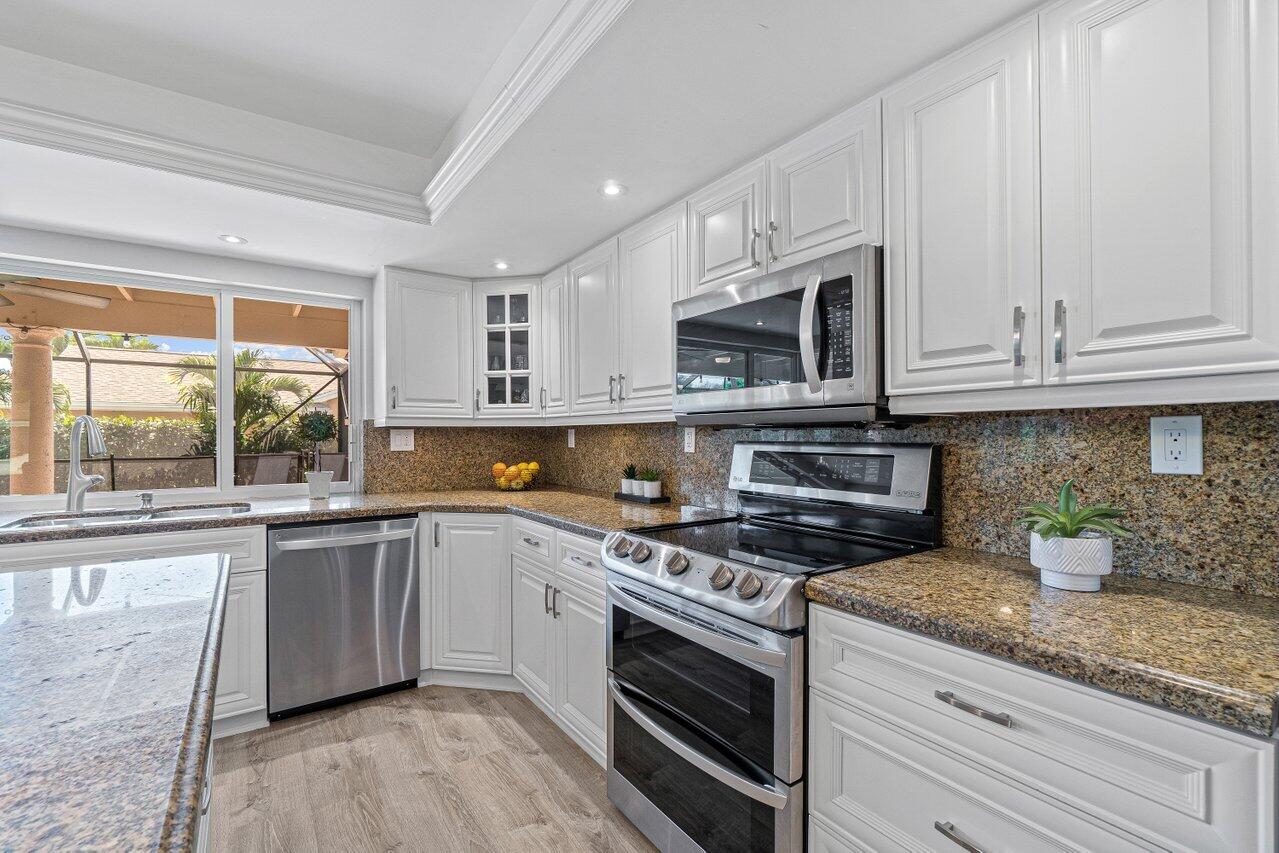 17335 Lake Park Road Boca Raton, FL 33487 - Photo 6 of 31 015-17335LakeParkRoad-BocaRaton-FL-33487