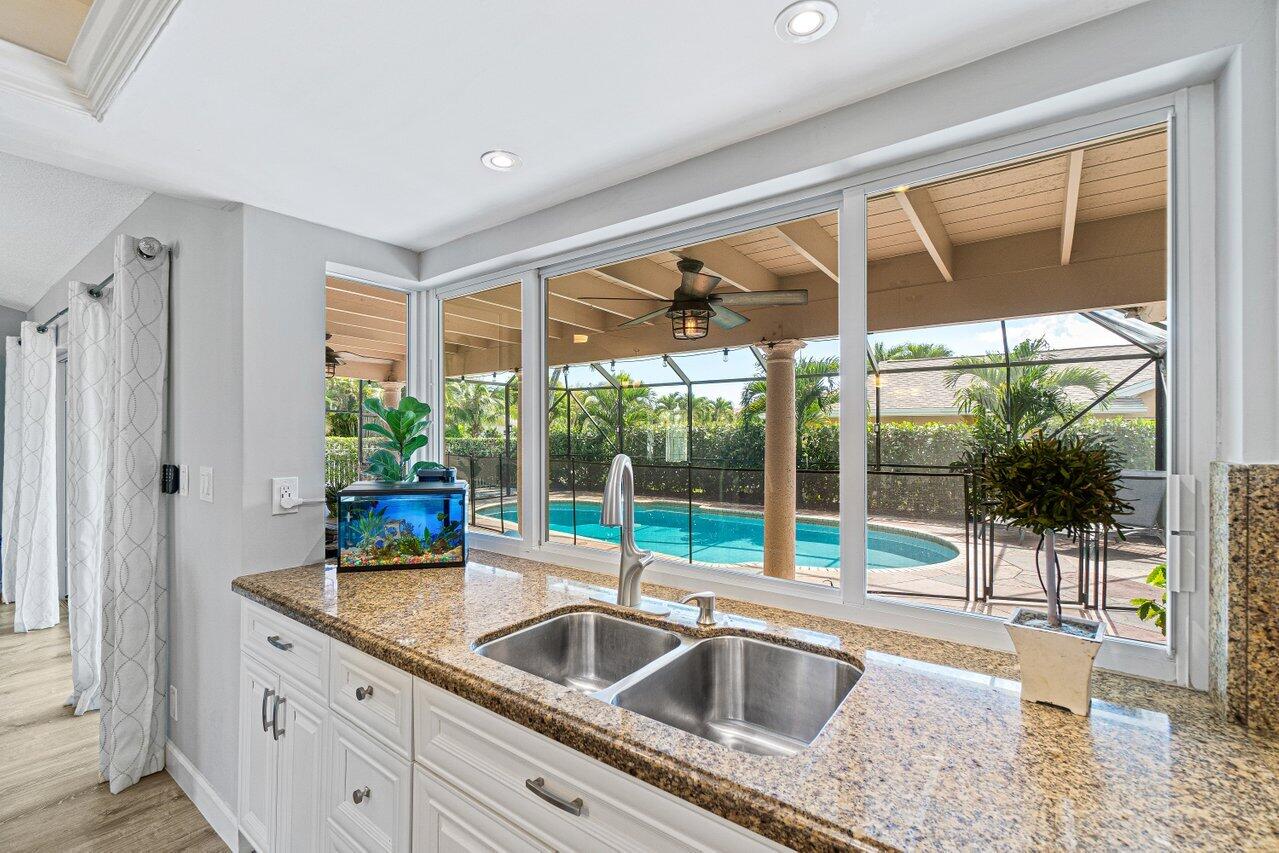 17335 Lake Park Road Boca Raton, FL 33487 - Photo 7 of 31 014-17335LakeParkRoad-BocaRaton-FL-33487