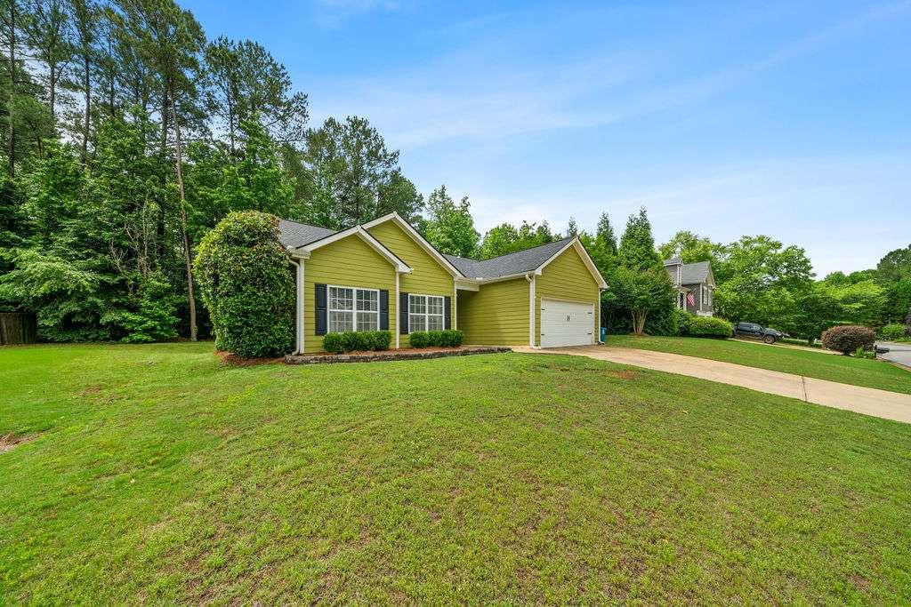 45 Highlander Trail Southwest Rome, GA 30165 - Photo 3 of 32 a front view of a house with a yard and trees