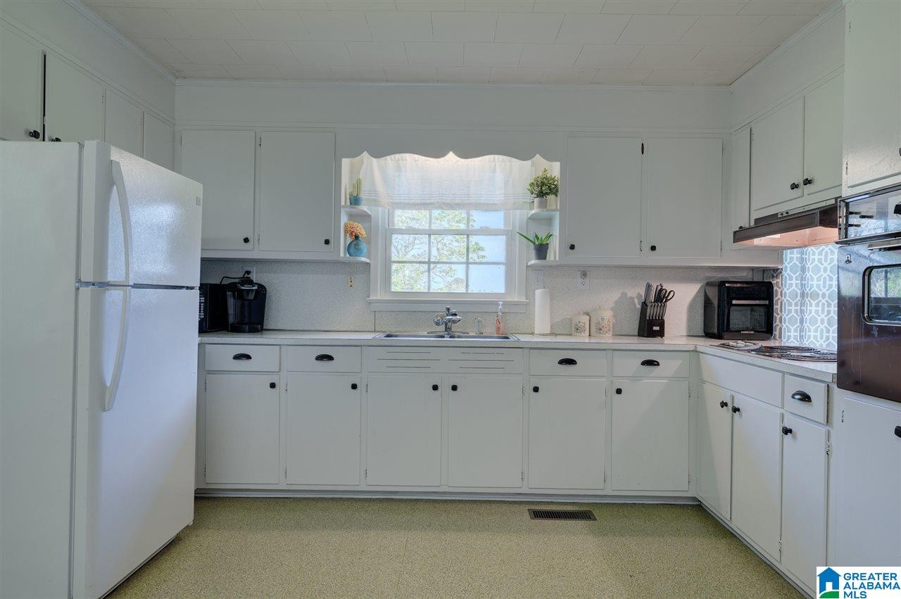1164 Lamon Chapel Loop Jasper, AL 35503 - Photo 5 of 30