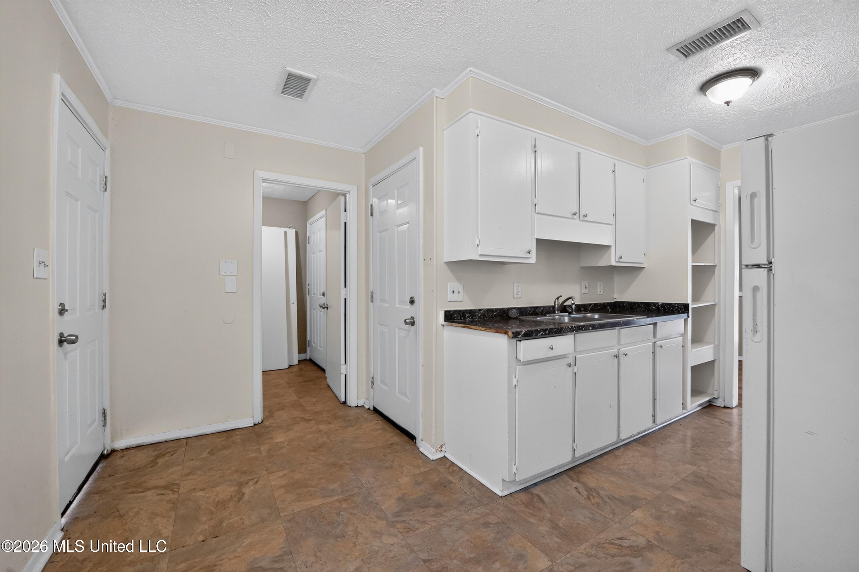 6558 Van Buren Road Jackson, MS 39213 - Photo 11 of 39 14_6558_Van_Buren_Rd-Kitchen-9099