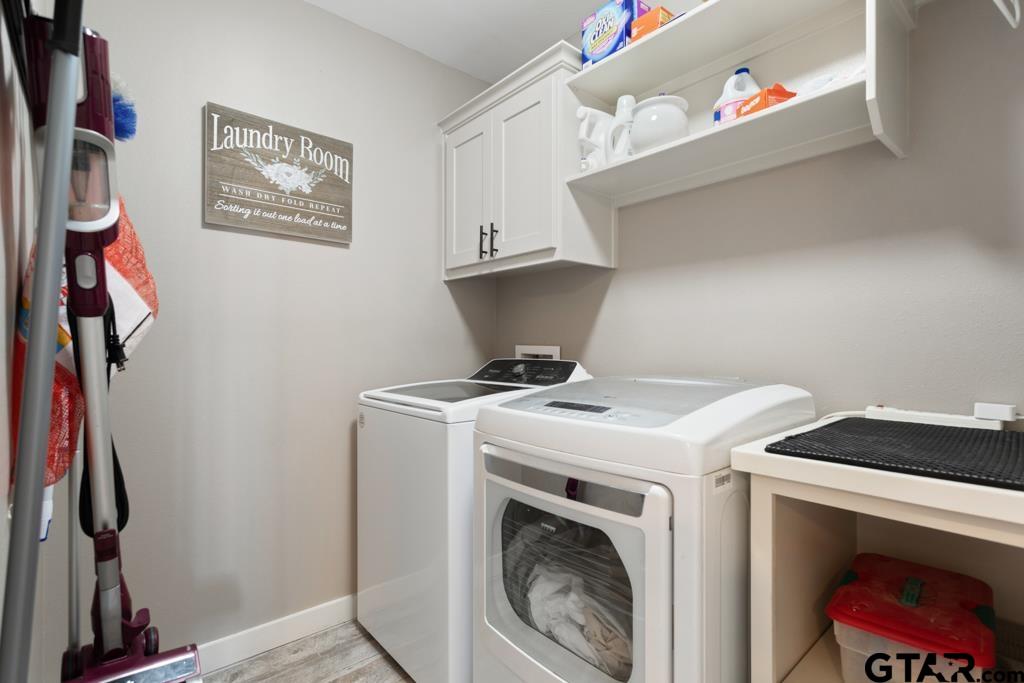 15422 Anna Lane Lindale, TX 75771 - Photo 22 of 28 a utility room with dryer and washer