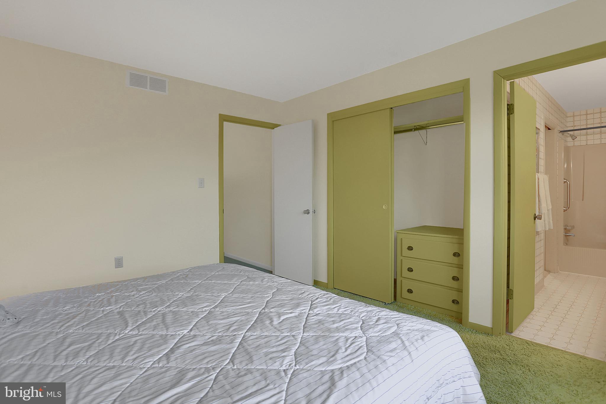 2425 Sutton Road York, PA 17403 - Photo 13 of 48