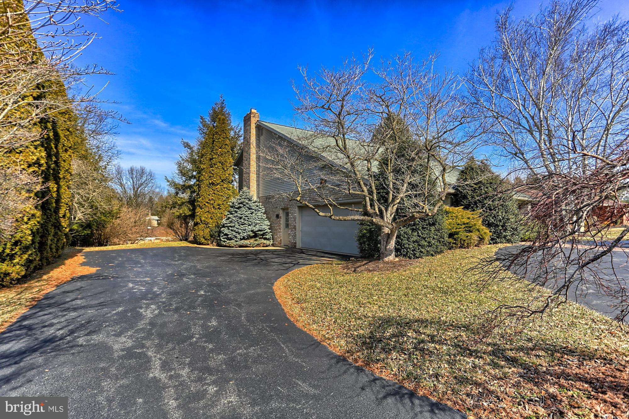 2425 Sutton Road York, PA 17403 - Photo 16 of 48