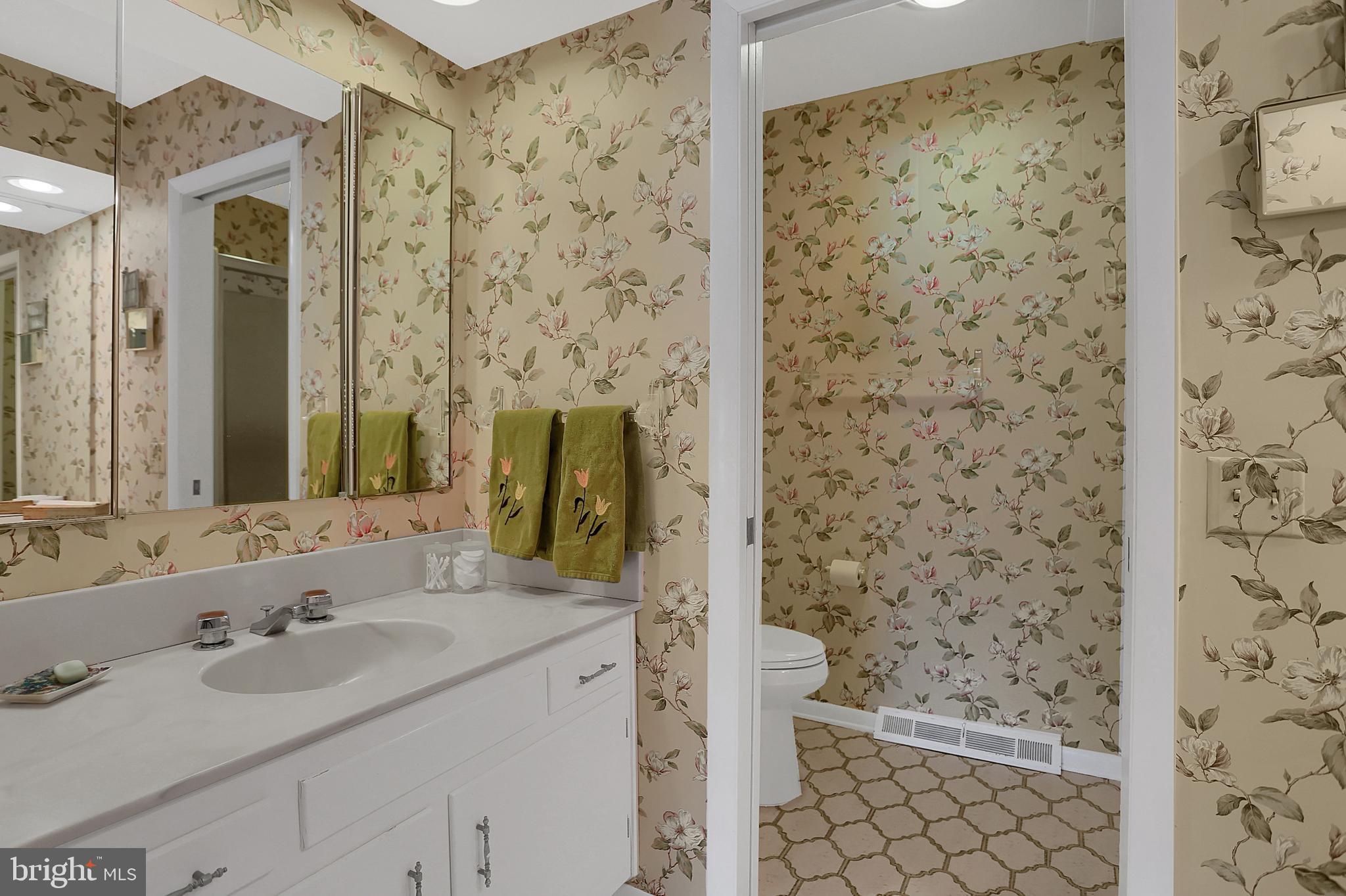 2425 Sutton Road York, PA 17403 - Photo 4 of 48