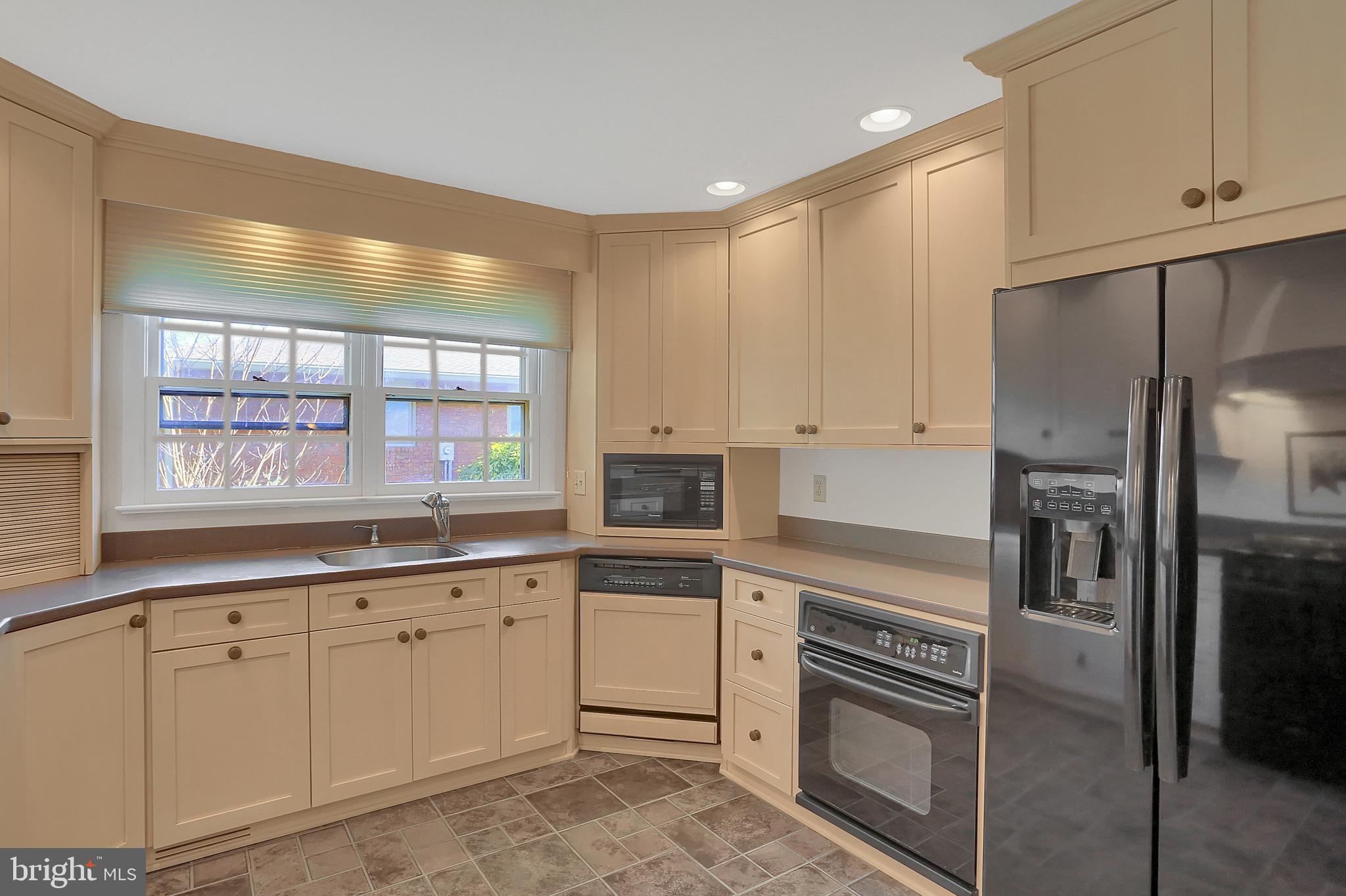 2425 Sutton Road York, PA 17403 - Photo 33 of 48