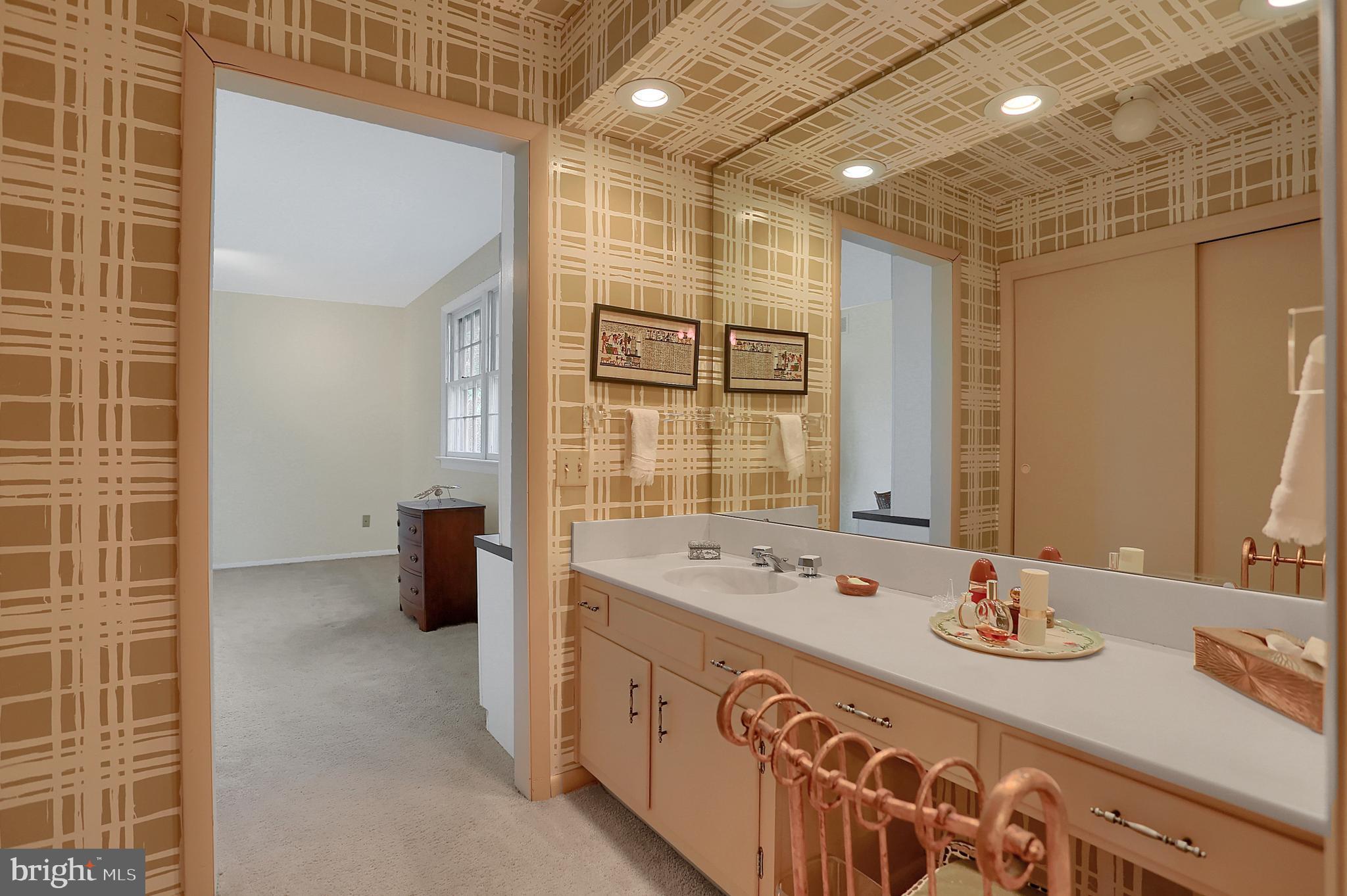 2425 Sutton Road York, PA 17403 - Photo 9 of 48