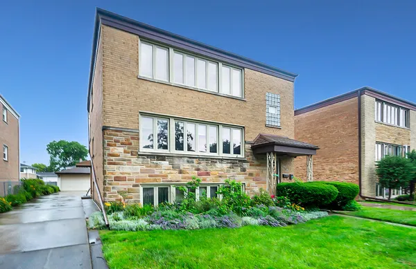 $2,450 | 8909 North Wisner Street, Unit 1, Niles, IL 60714