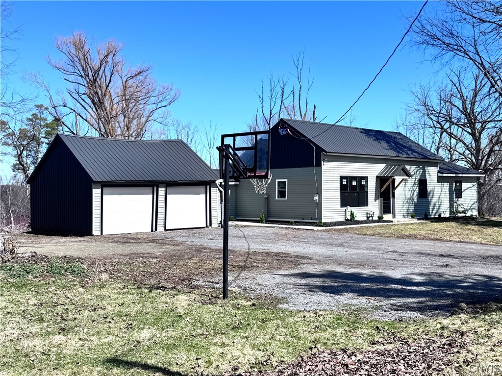 6913 Lowell Road Westmoreland, NY 13440 - Photo 3 of 49