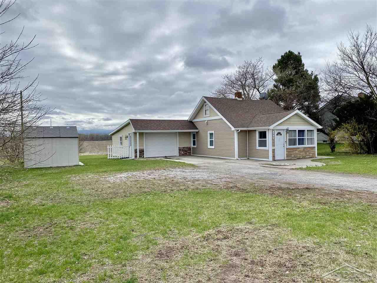 1865 South Huron Road Kawkawlin, MI 48631 - Photo 3 of 25
