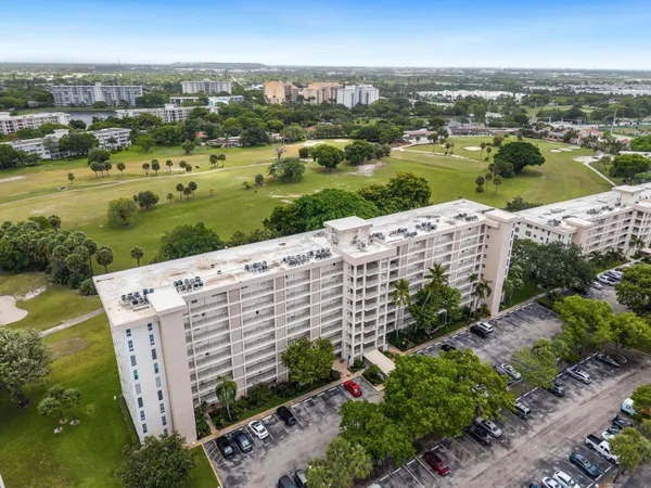 $159,900 | 3100 North Palm Aire Drive, Unit 208, Pompano Beach, FL 33069