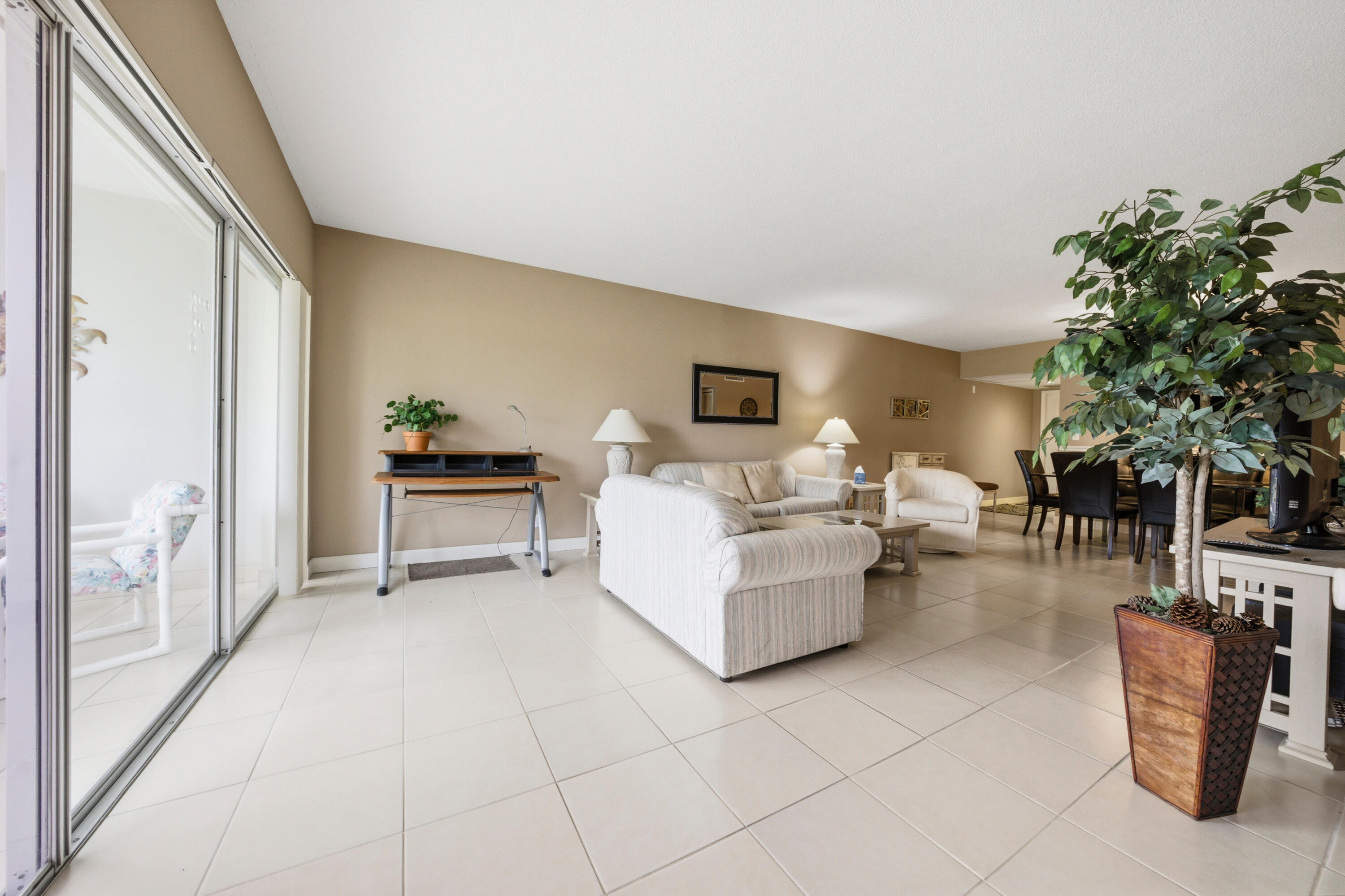 3100 North Palm Aire Drive, Unit 208 Pompano Beach, FL 33069 - Photo 8 of 24 3100 N Palm Aire Dr Pompano Beach, Fl