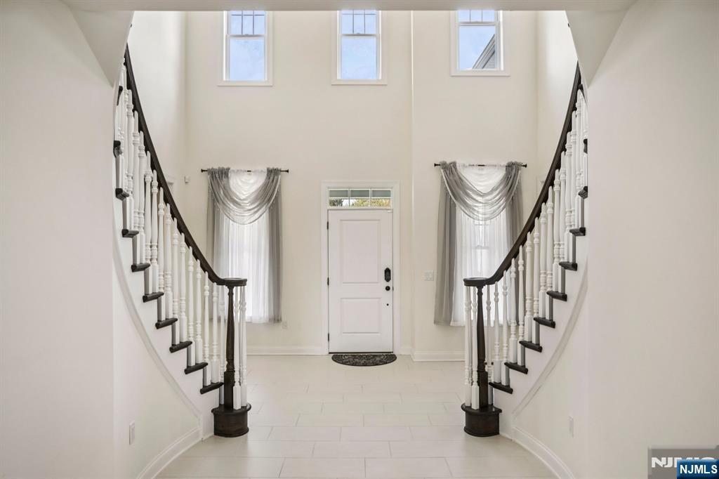 281 Crescent Avenue Ramsey, NJ 07430 - Photo 5 of 47