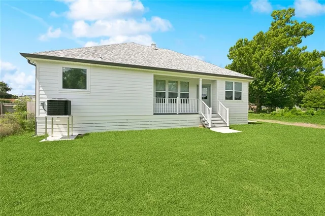 $309,900 | 7211 Claiborne Court, Arabi, LA 70032