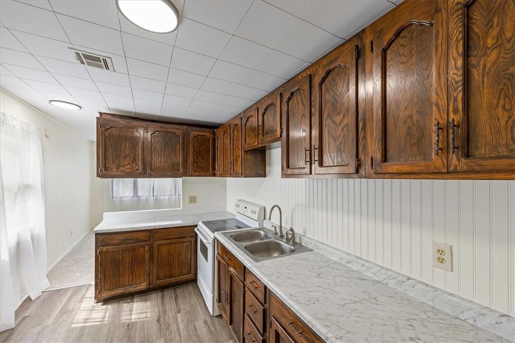 3618 Shawnee Drive Kansas City, KS 66106 - Photo 5 of 36