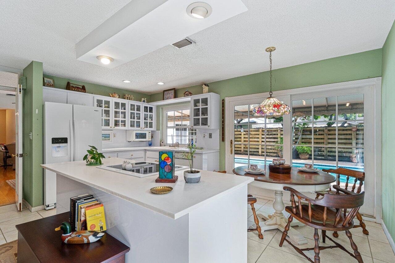 101 Kensington Road, Unit 101 Hollywood, FL 33021 - Photo 12 of 29 kitchen2