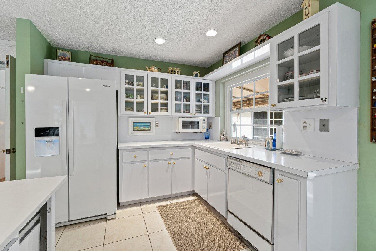 101 Kensington Road, Unit 101 Hollywood, FL 33021 - Photo 14 of 29 kitchen4