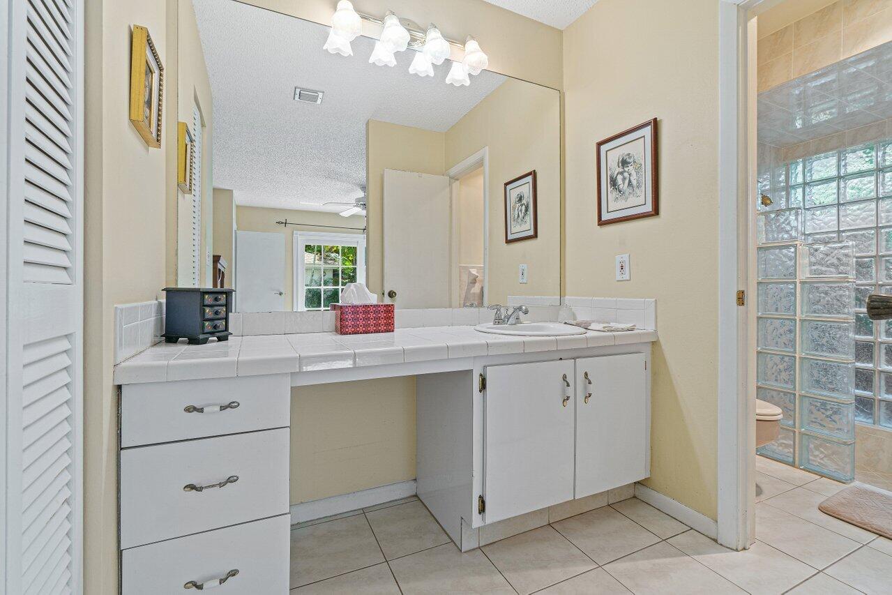 101 Kensington Road, Unit 101 Hollywood, FL 33021 - Photo 19 of 29 master bath1