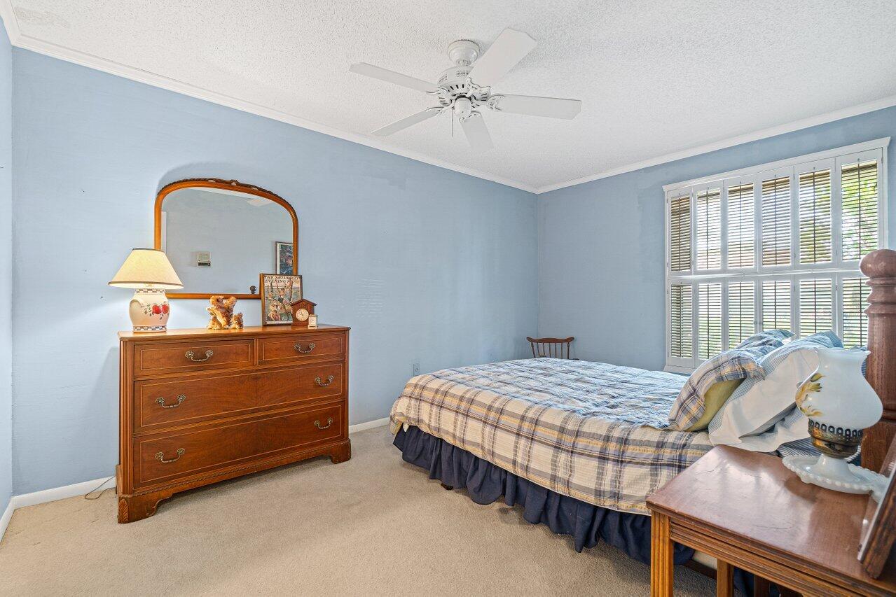 101 Kensington Road, Unit 101 Hollywood, FL 33021 - Photo 22 of 29 bed3