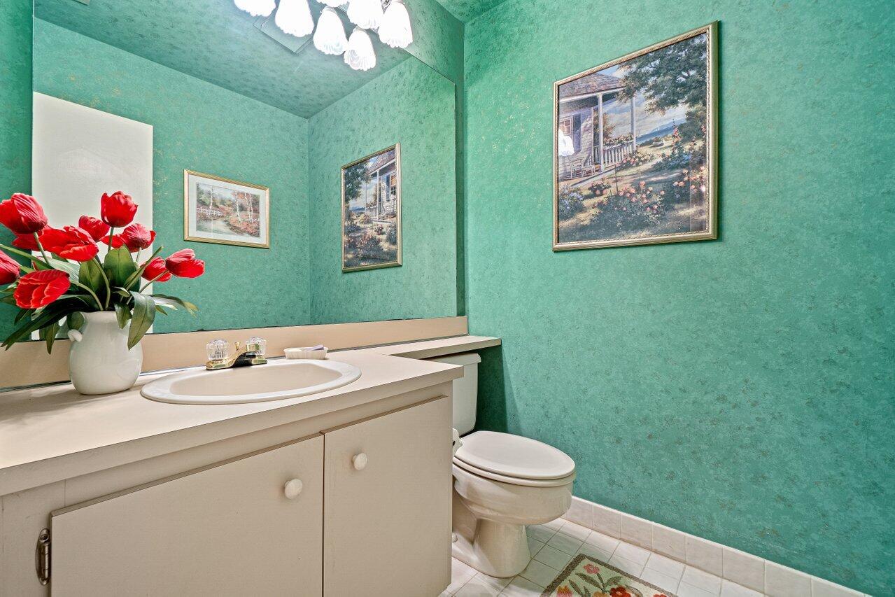 101 Kensington Road, Unit 101 Hollywood, FL 33021 - Photo 24 of 29 half bath