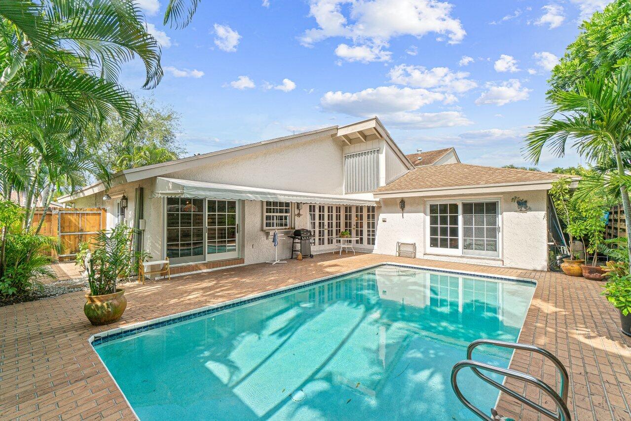 101 Kensington Road, Unit 101 Hollywood, FL 33021 - Photo 25 of 29 pool2
