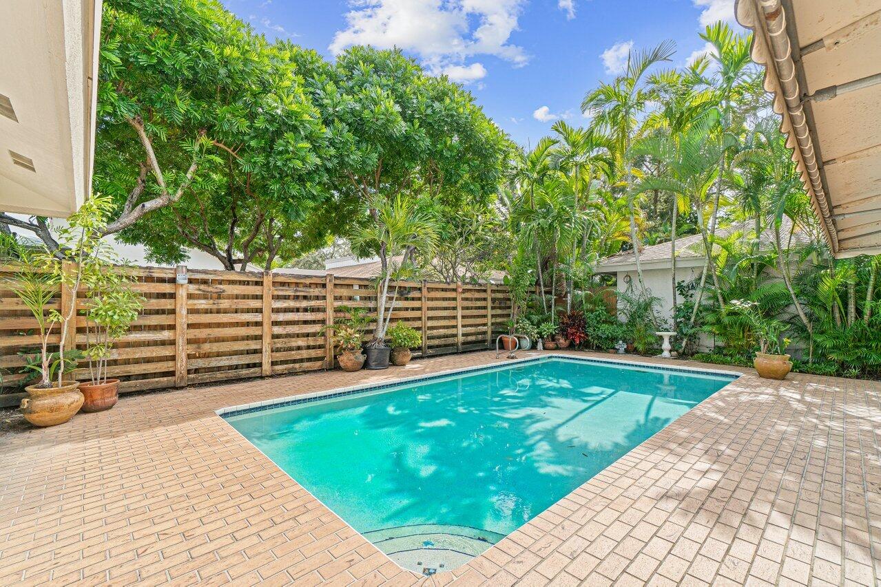 101 Kensington Road, Unit 101 Hollywood, FL 33021 - Photo 26 of 29 pool3