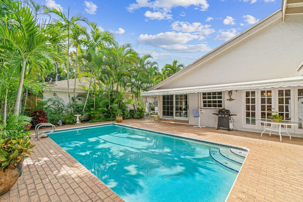 101 Kensington Road, Unit 101 Hollywood, FL 33021 - Photo 27 of 29 pool4