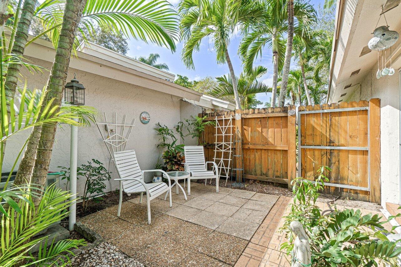 101 Kensington Road, Unit 101 Hollywood, FL 33021 - Photo 29 of 29 garden patio