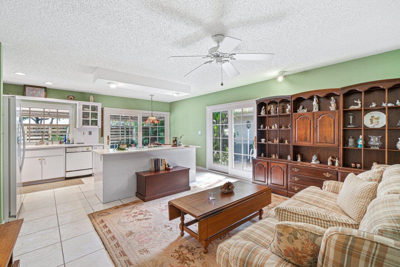 101 Kensington Road, Unit 101 Hollywood, FL 33021 - Photo 10 of 29 kitchen family