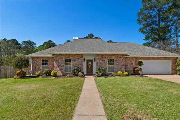 $325,000 | 162 Pinewood Avenue, Pineville, LA 71360