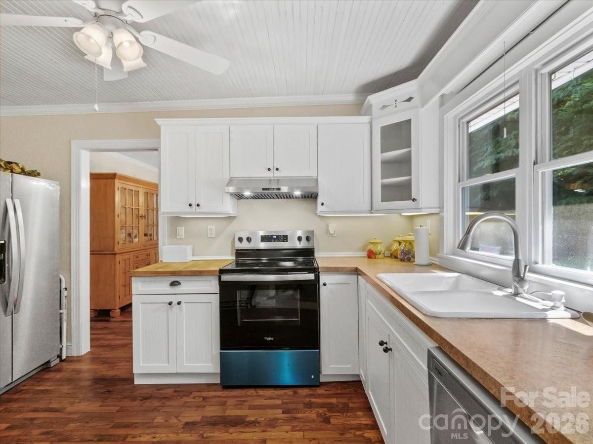 9130 Double Island Road Green Mountain, NC 28740 - Photo 12 of 40