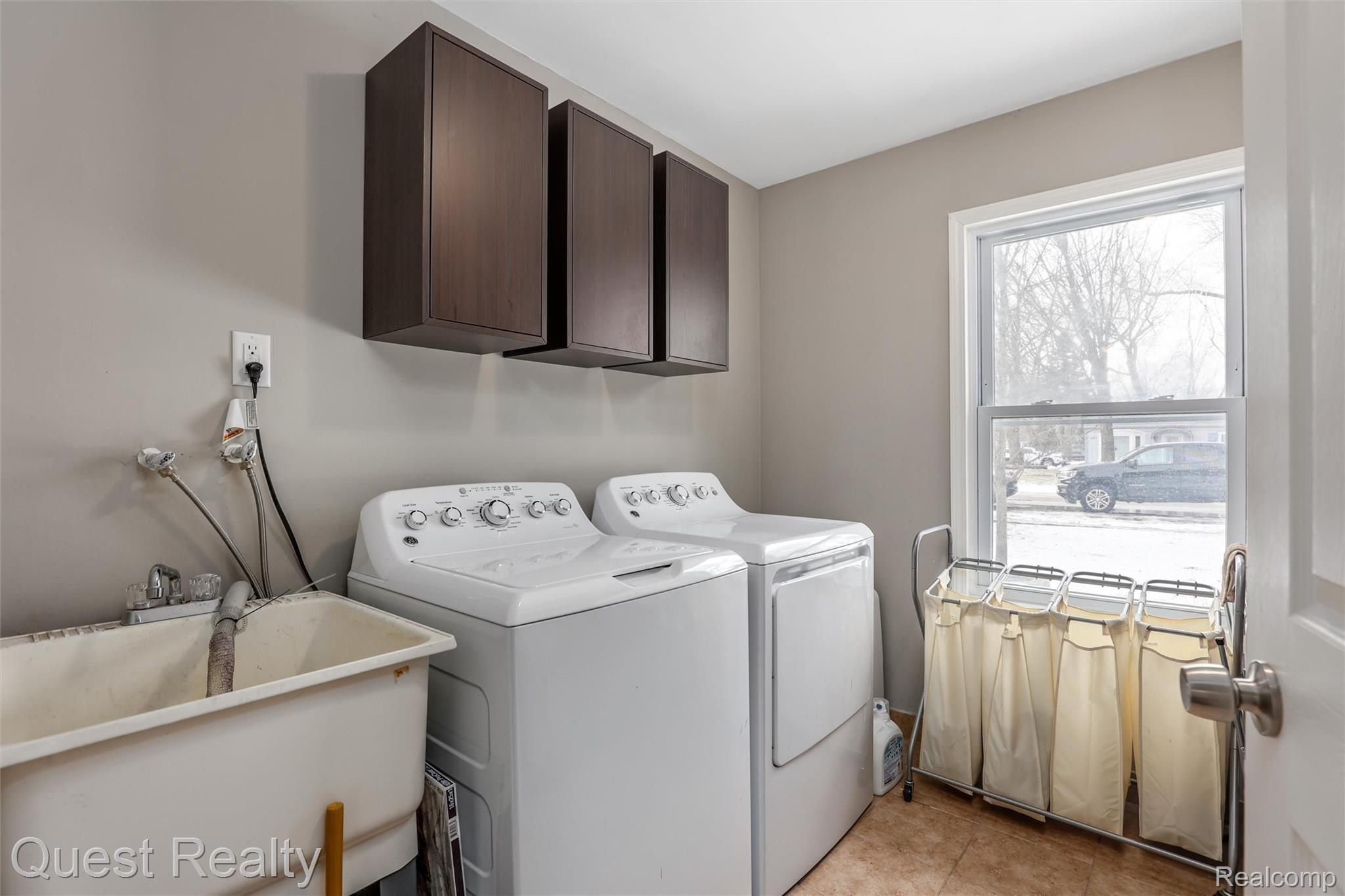 3539 Minton Road Lake Orion, MI 48359 - Photo 22 of 29 HUGE laundry room with plenty of extra storage!