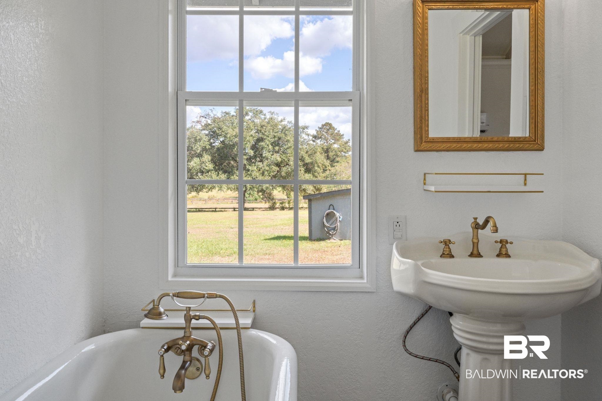 20037 County Road 33 Fairhope, AL 36532 - Photo 55 of 79 Bathroom with a bathtub