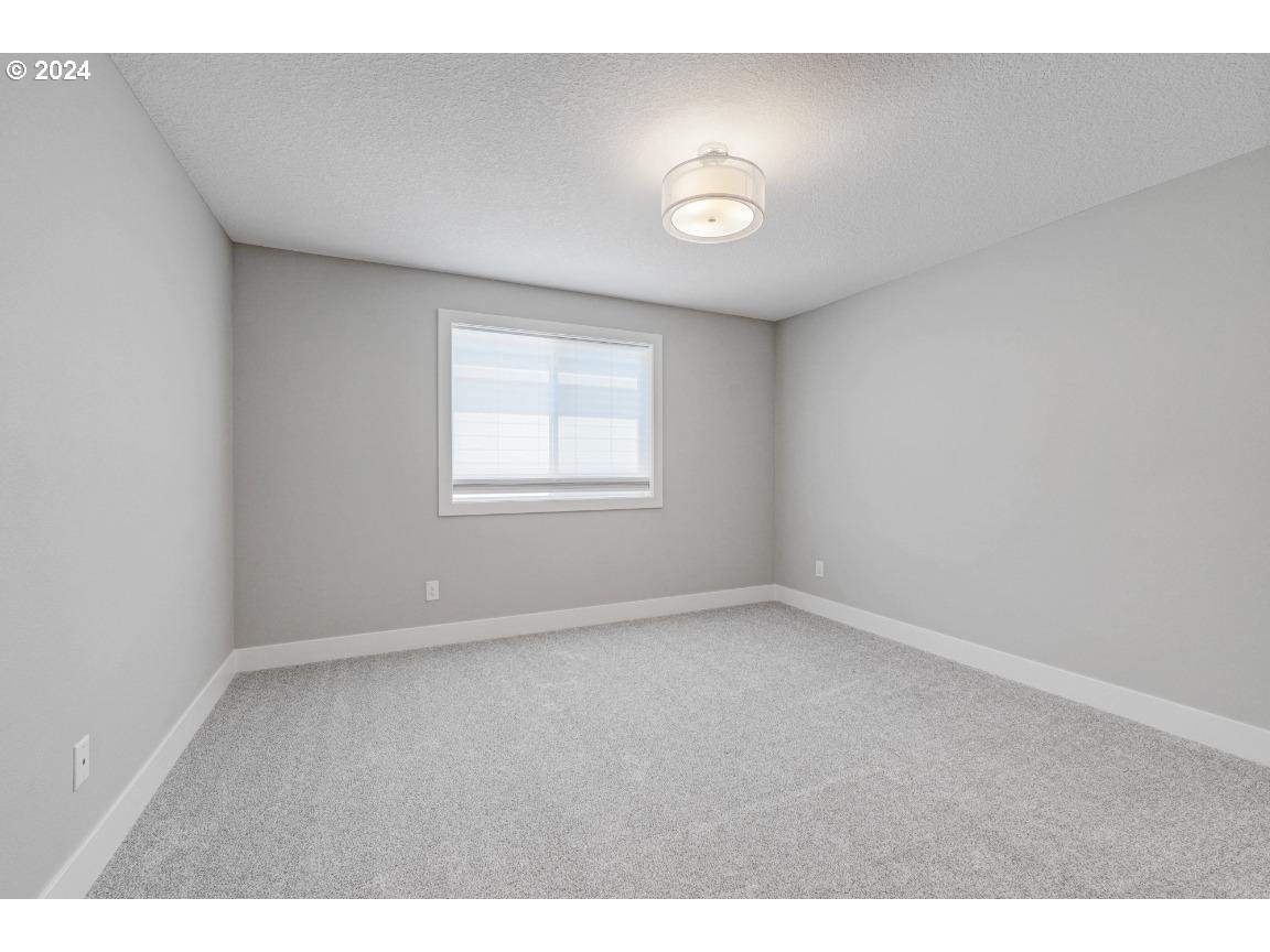 4120 South 17th Way Ridgefield, WA 98642 - Photo 18 of 20 an empty room with a window