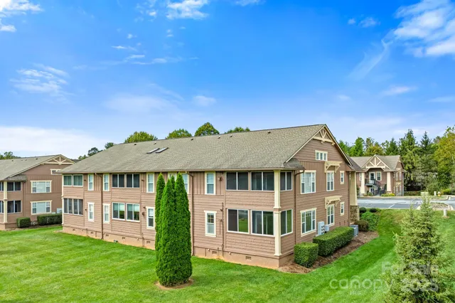 $263,000 | 150 Deermouse Way, Unit 2601, Hendersonville, NC 28792