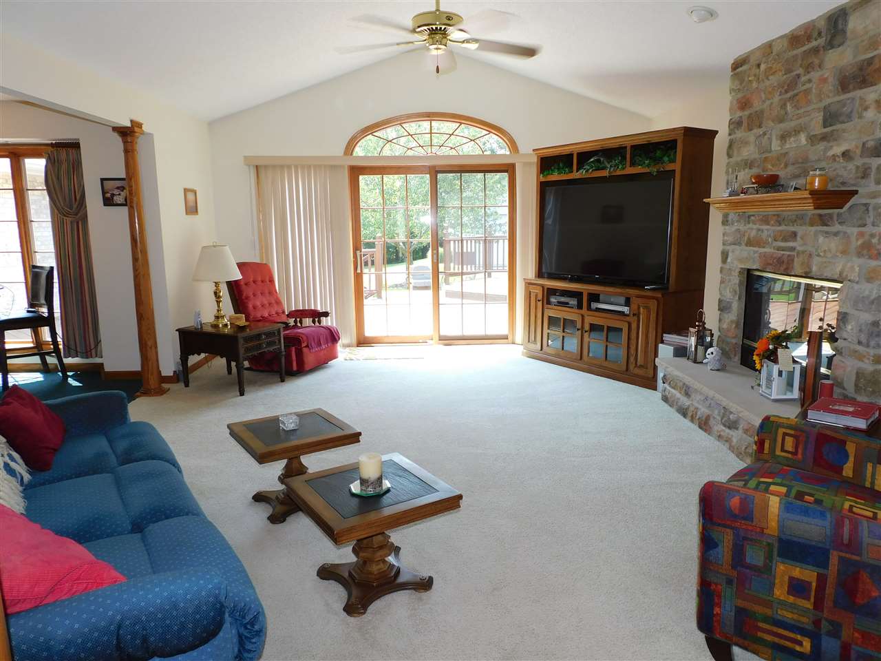10062 Beaver Valley Road Belvidere, IL 61008 - Photo 3 of 25 a living room with furniture gym equipment and a flat screen tv