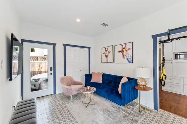 $3,350 | 506 Willard Street, Houston, TX 77006